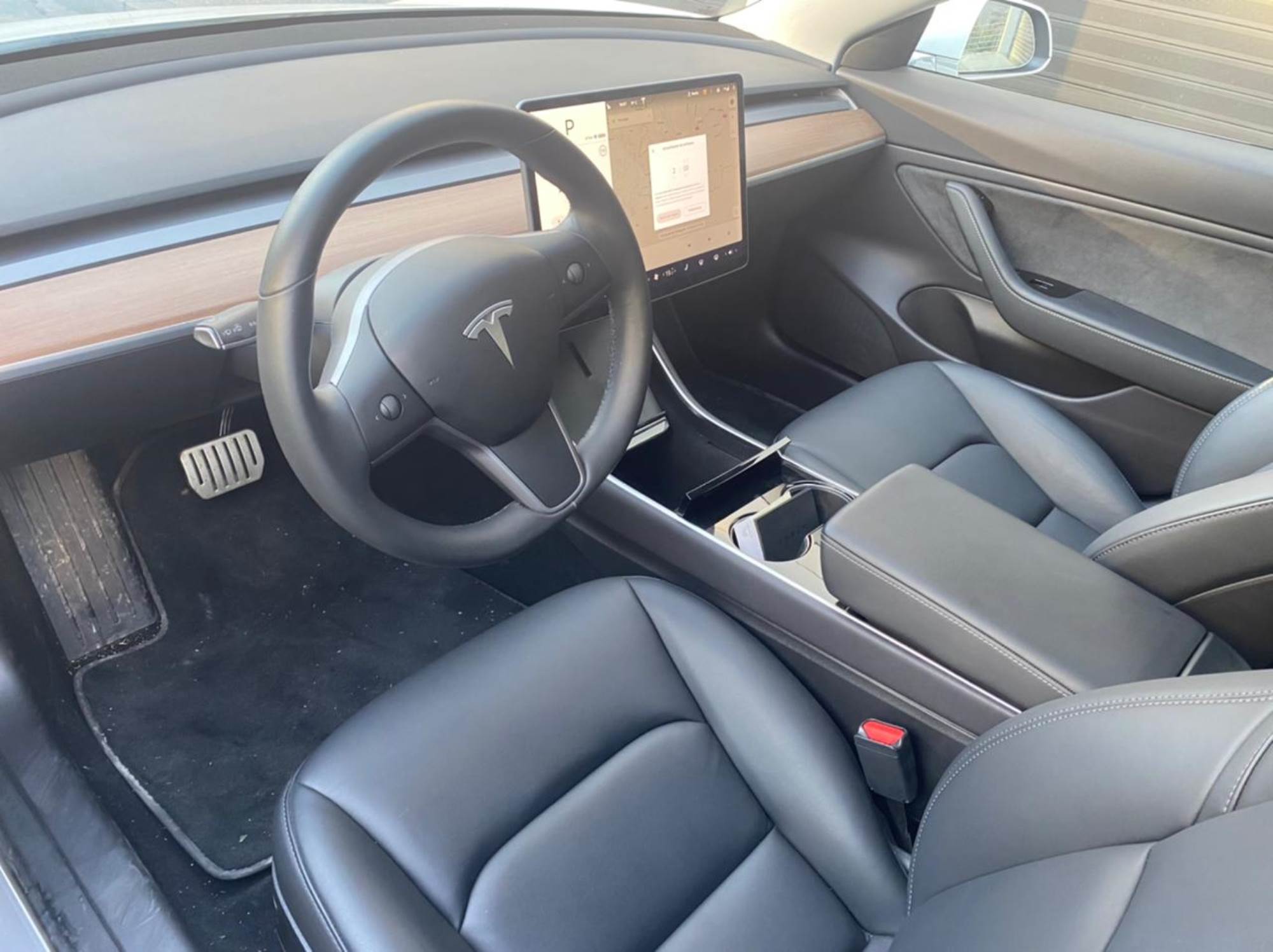 Tesla Model 3 STANDARD RANGE/PERFORMANCE renting