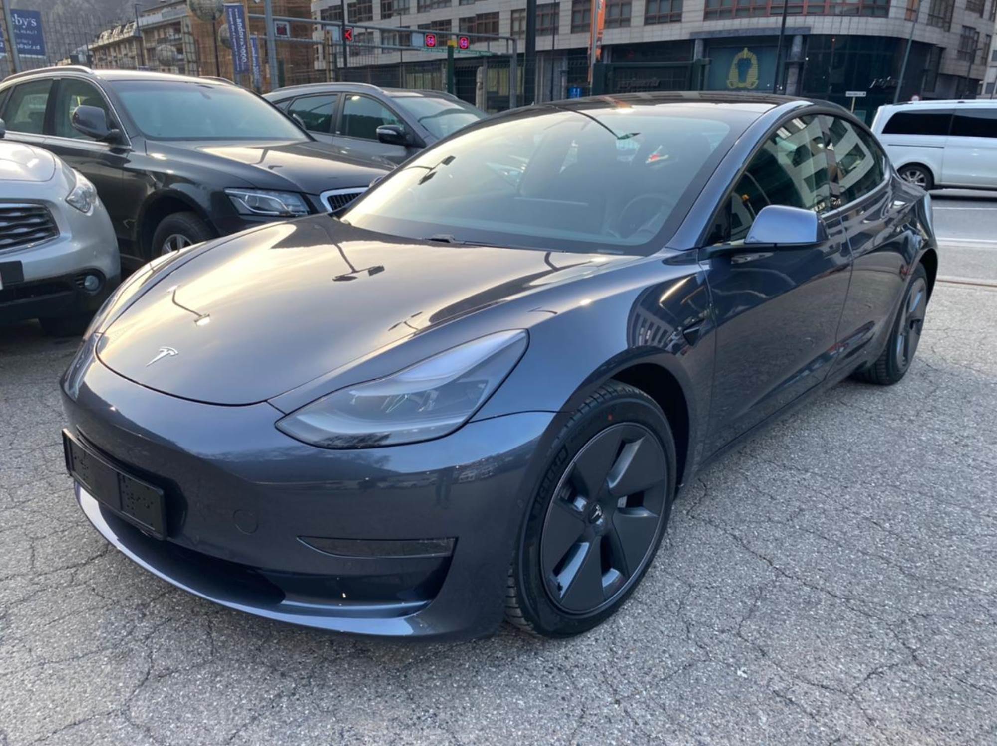 Tesla Model 3 DUAL MOTOR renting
