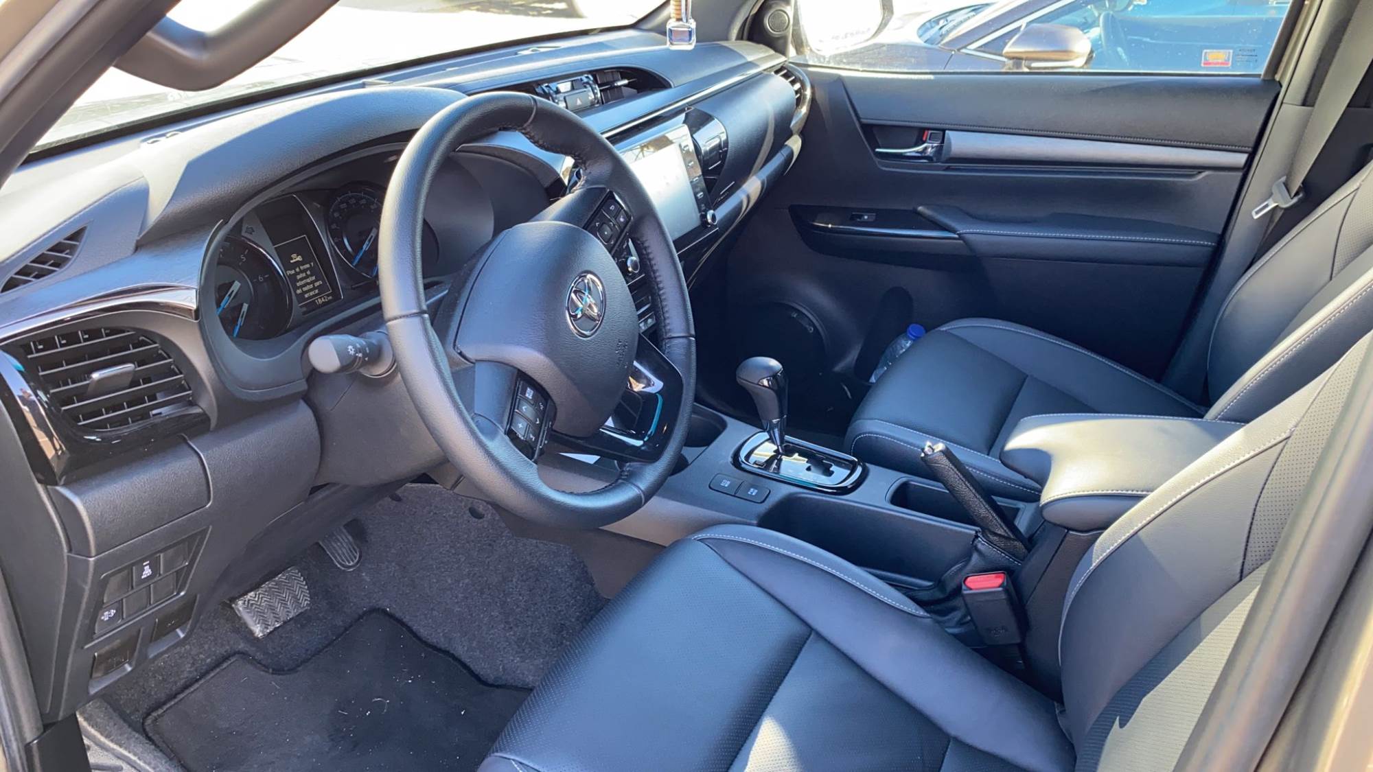 Toyota Hilux Doble Cabina 2.8 204D 4x4 INVENCIBLE 204CV HARD TOP