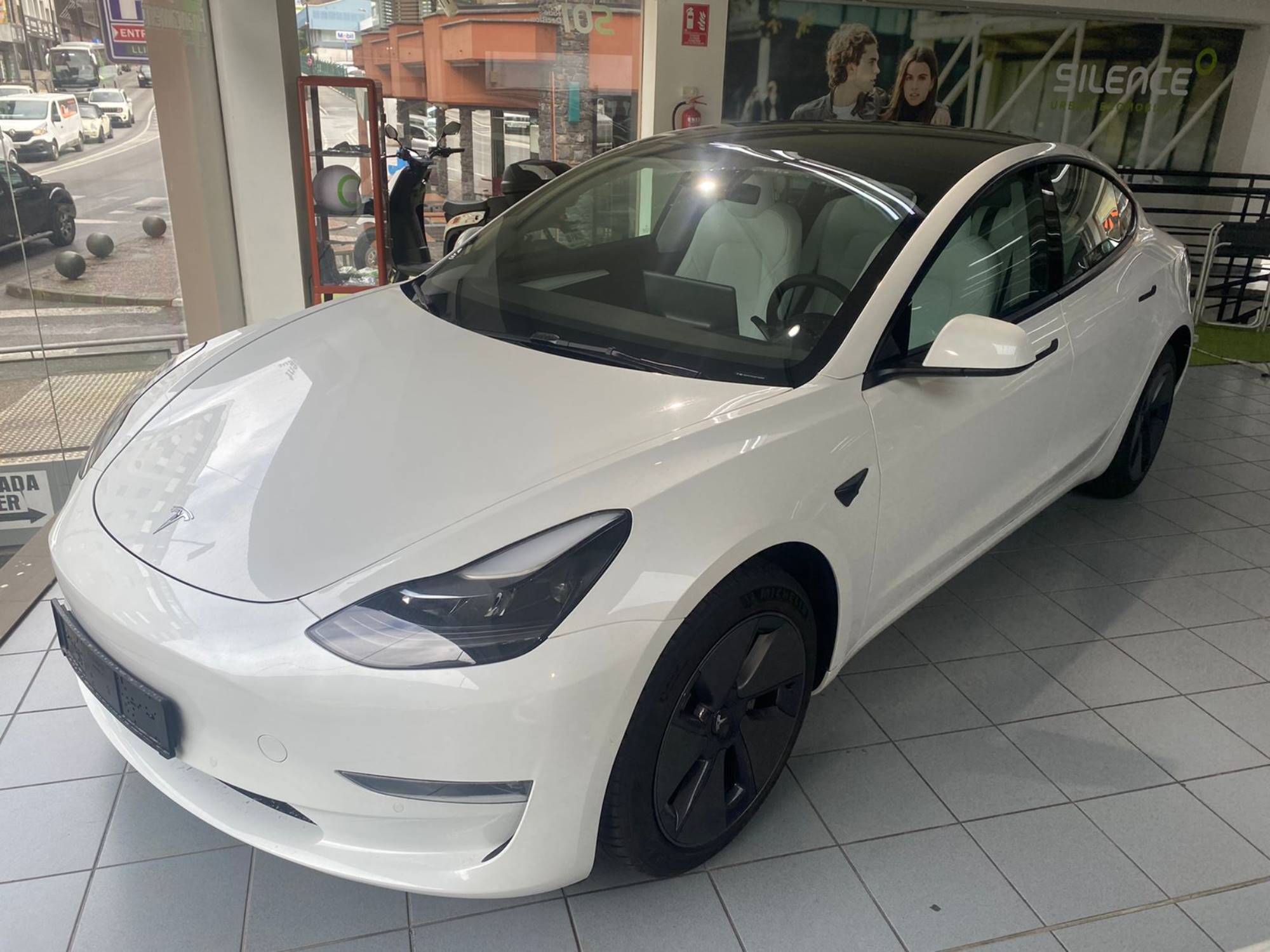 Tesla Model 3 dual motor Renting