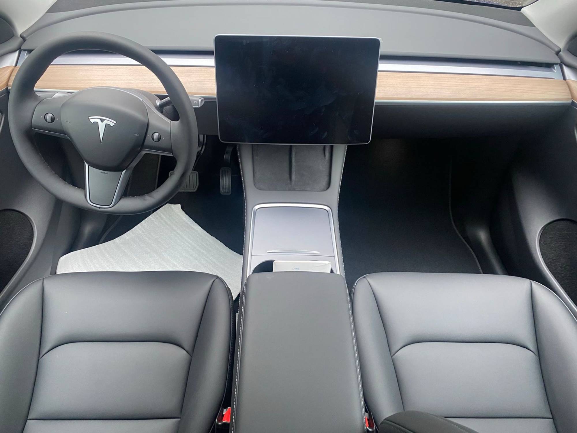 Tesla Model Y dual motor Renting