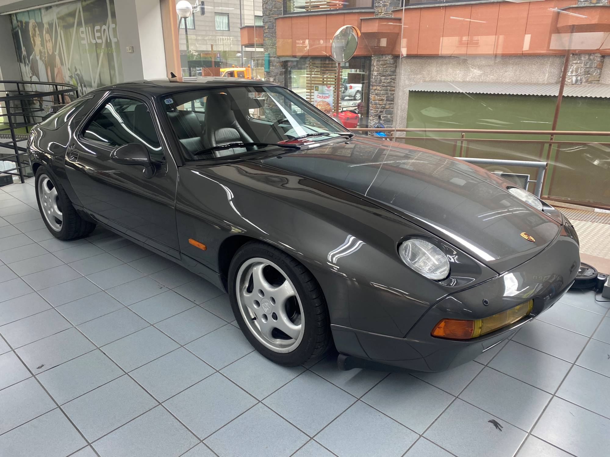 Porsche 928 GTS