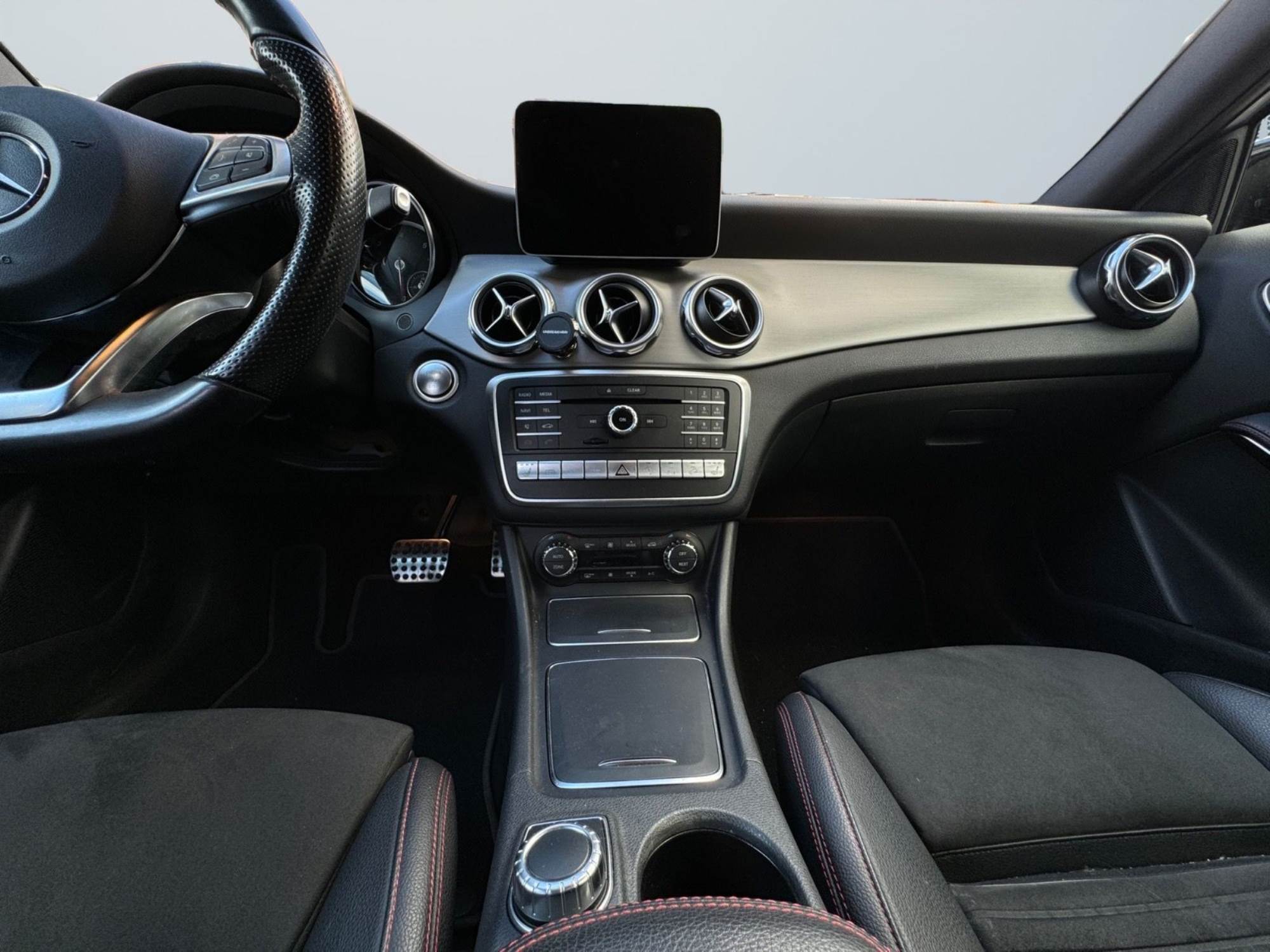 Mercedes-Benz GLA 220 d 4 MATIC