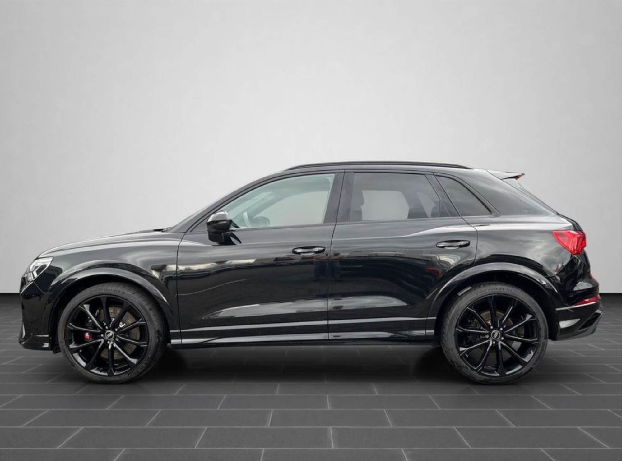 Audi RSQ3 