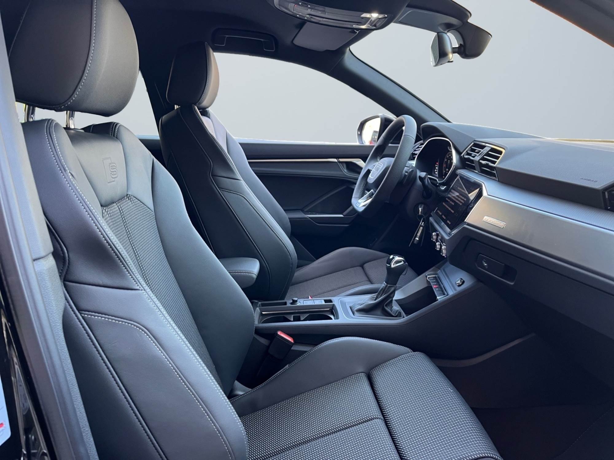 Audi Q3 Sportback black limited