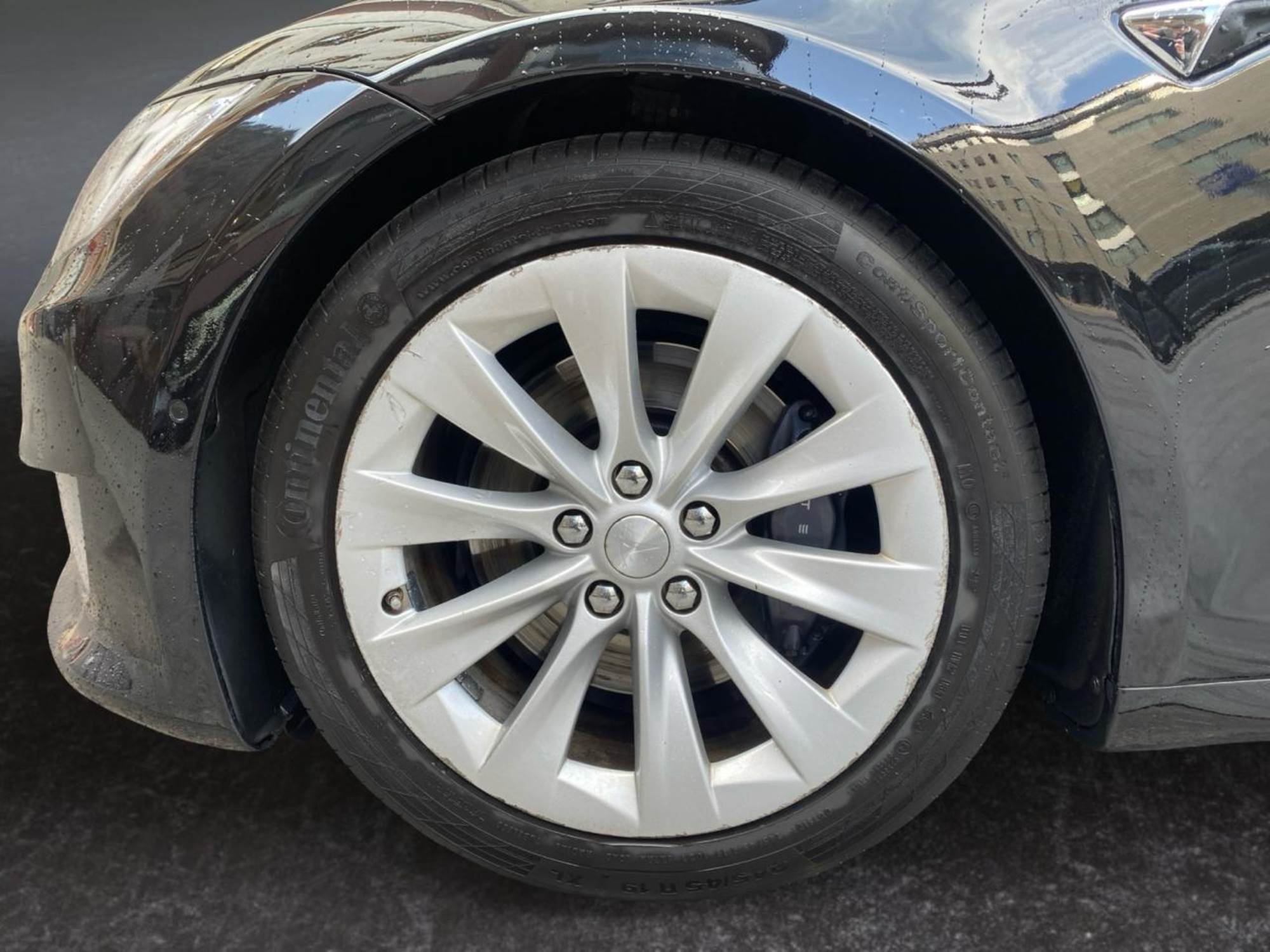 Tesla Model S 
