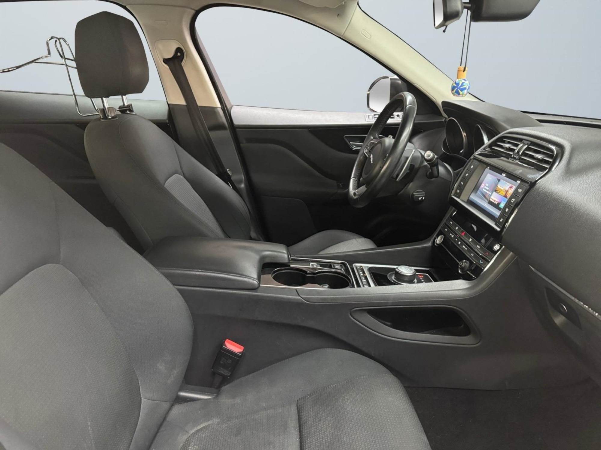 Jaguar F-Pace 180CV 4X4