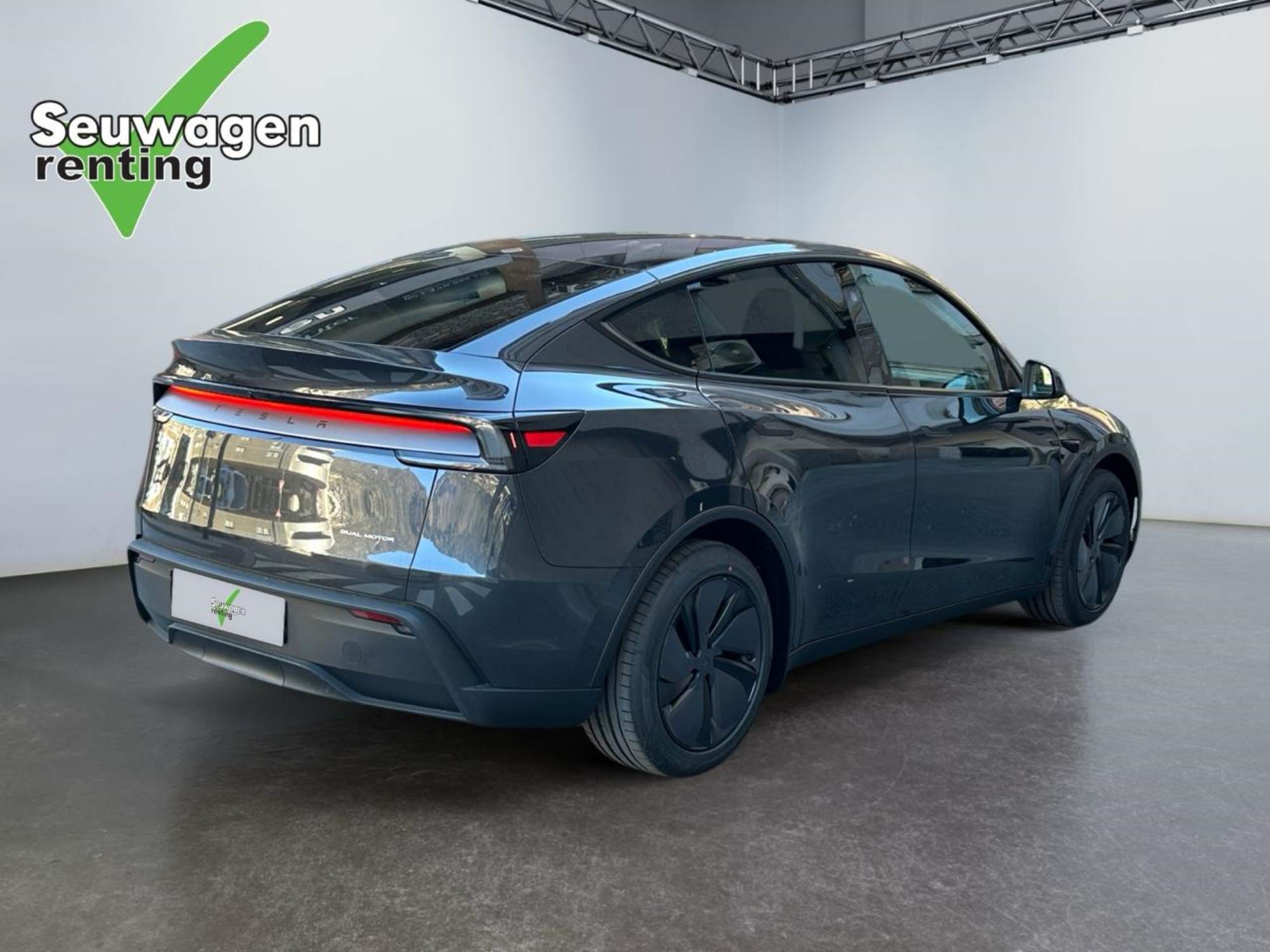 Tesla Model Y Pla de engega