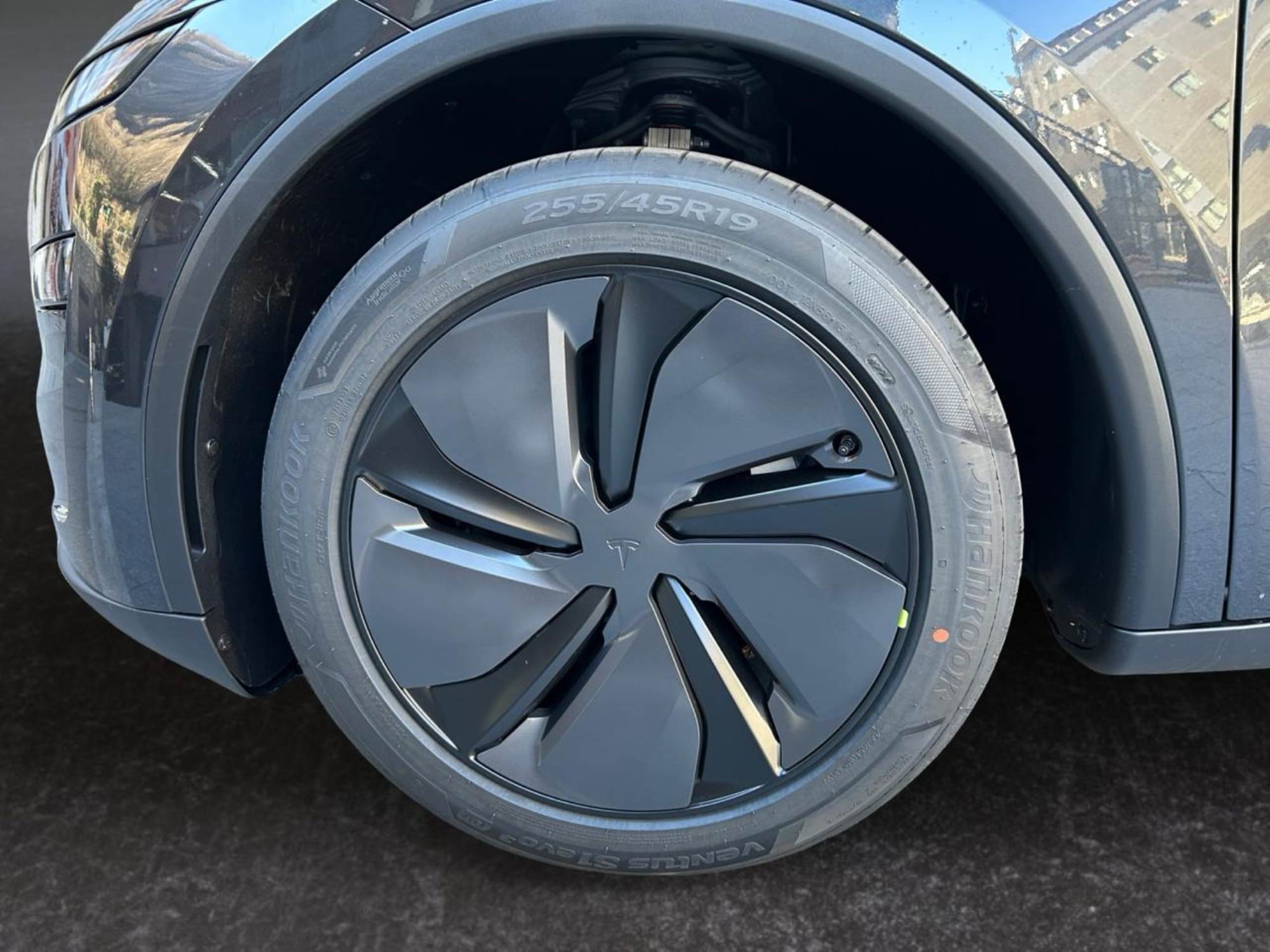 Tesla Model Y Pla de engega