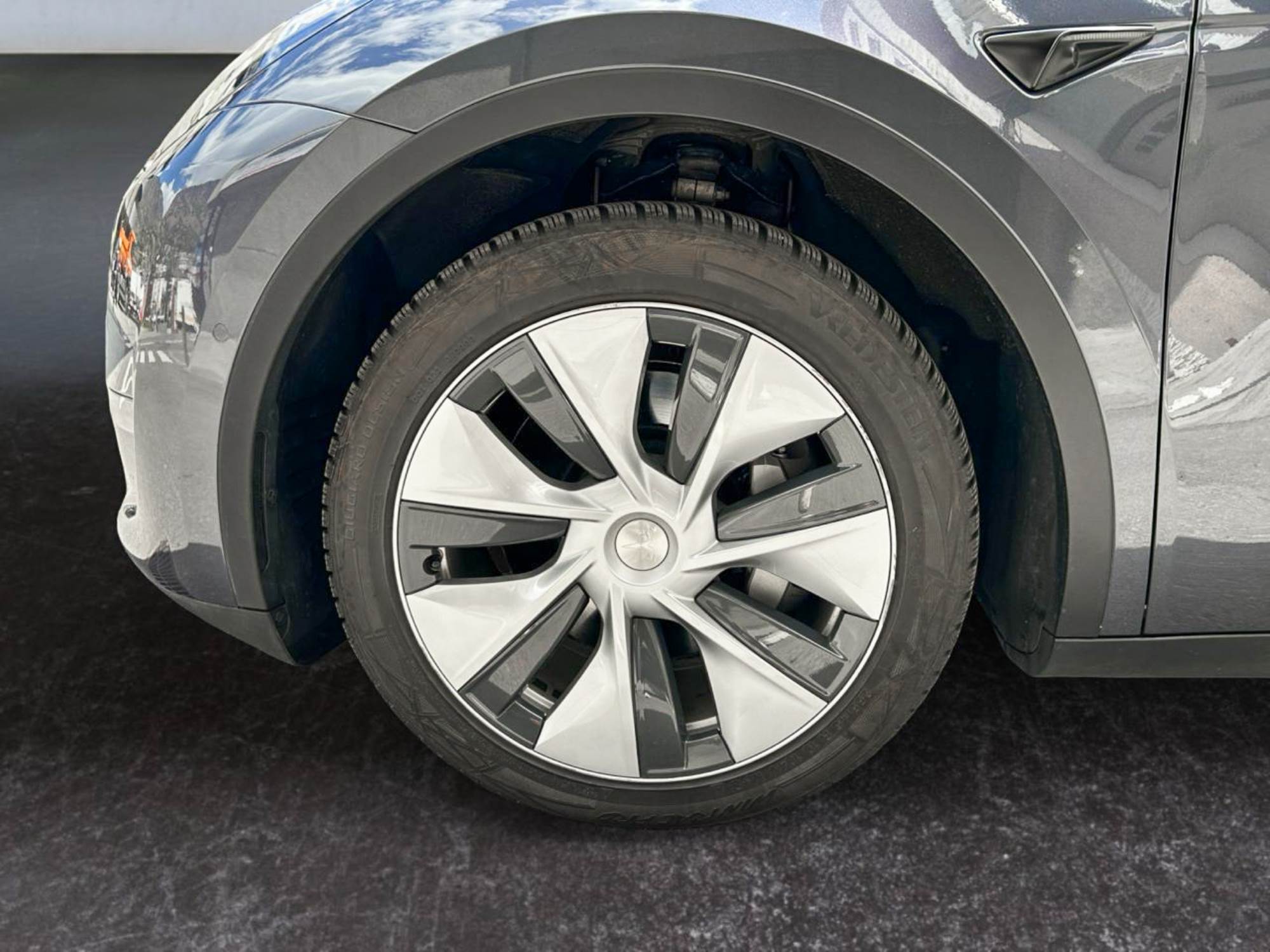 Tesla Model Y DUAL MOTOR LONG RANGE