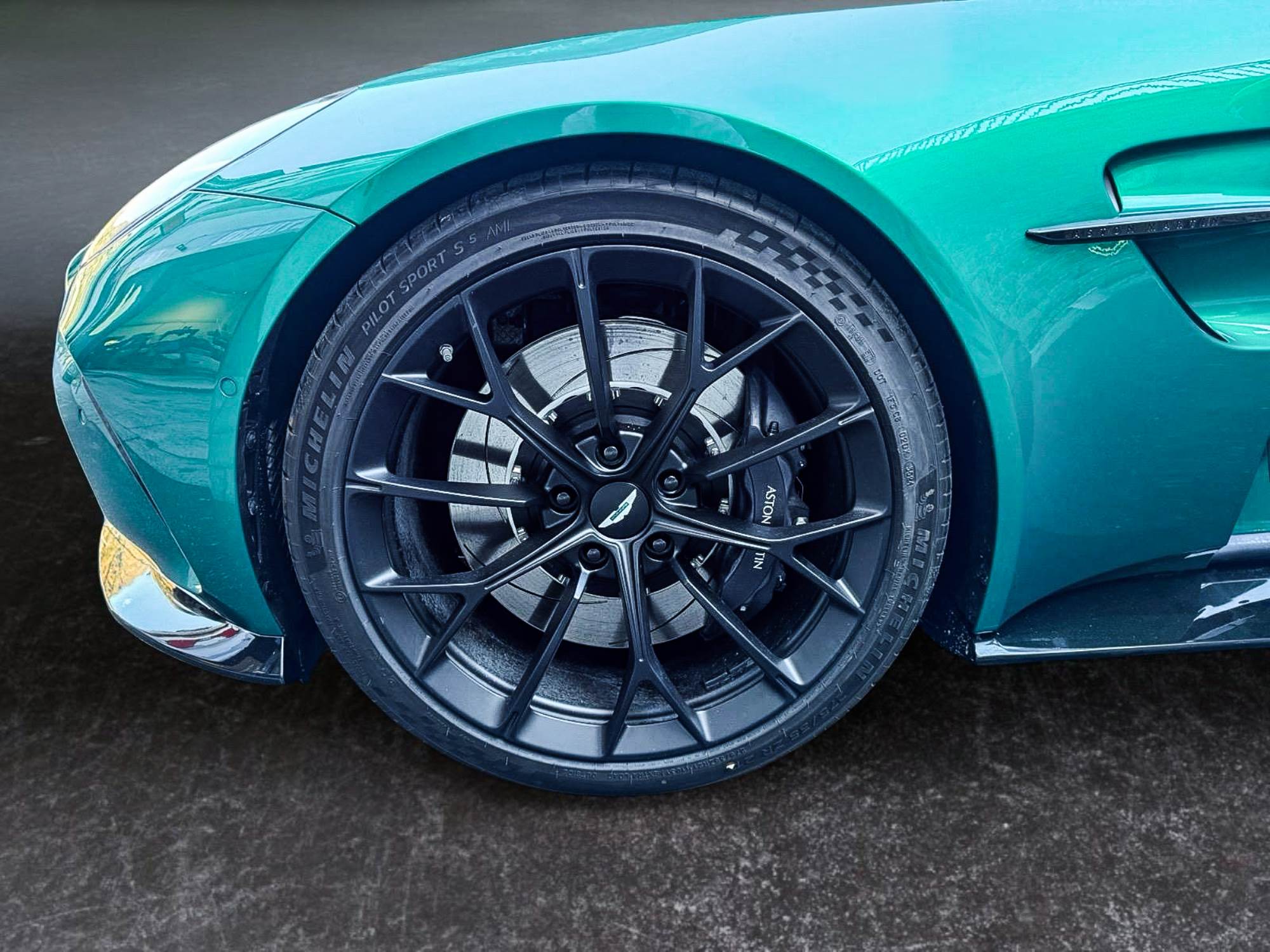 Aston Martin Vantage 1/24