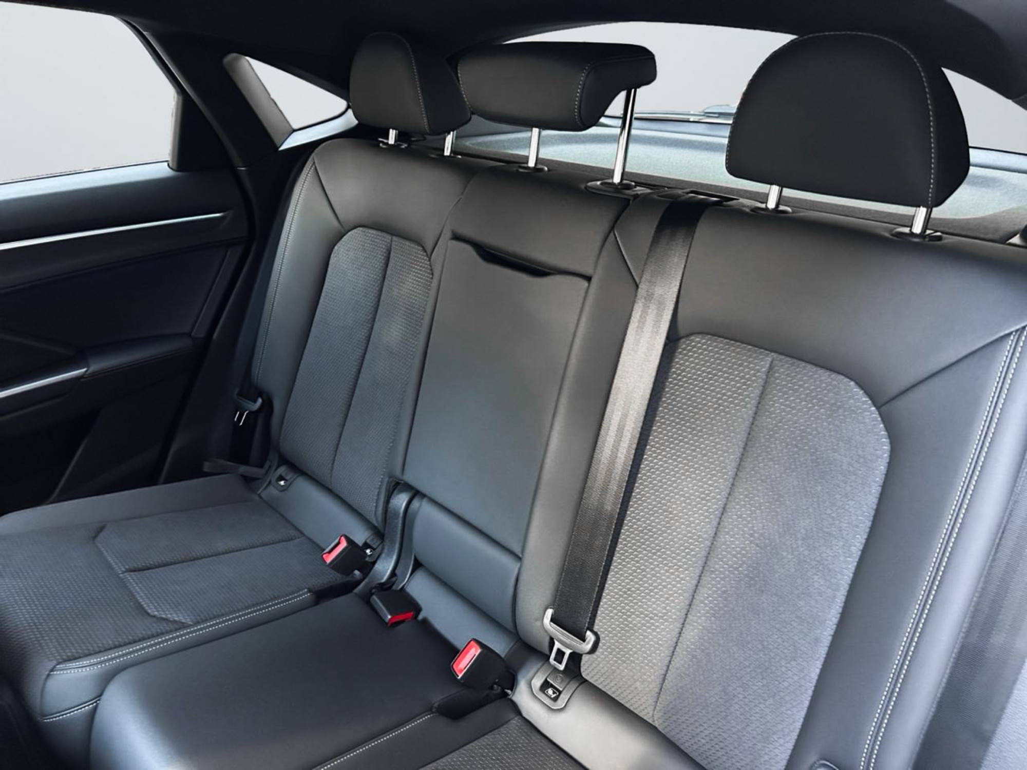 Audi Q3 Sportback black limited 40 TFSI