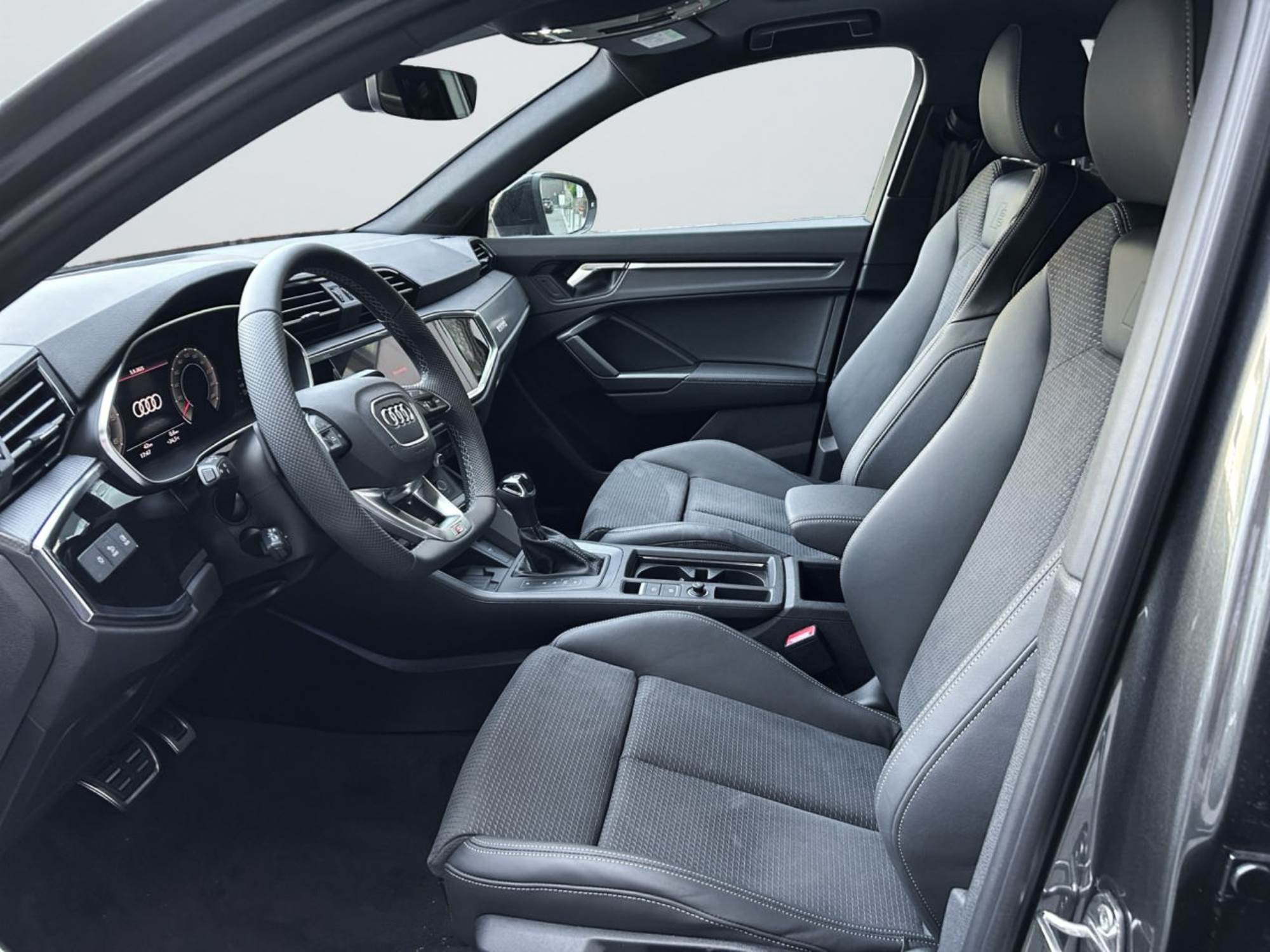 Audi Q3 Sportback black limited 40 TFSI