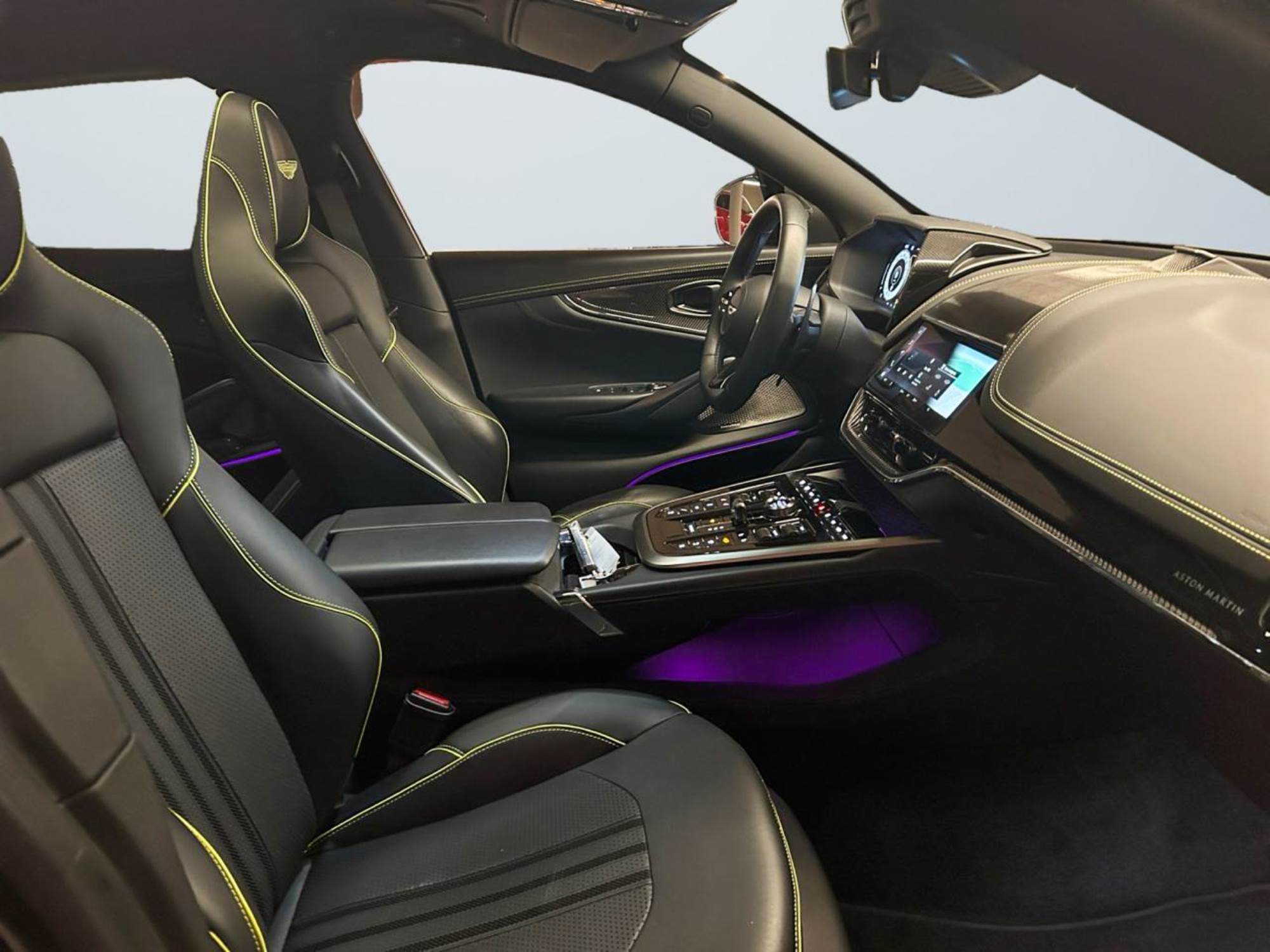 Aston Martin DBX 707 
