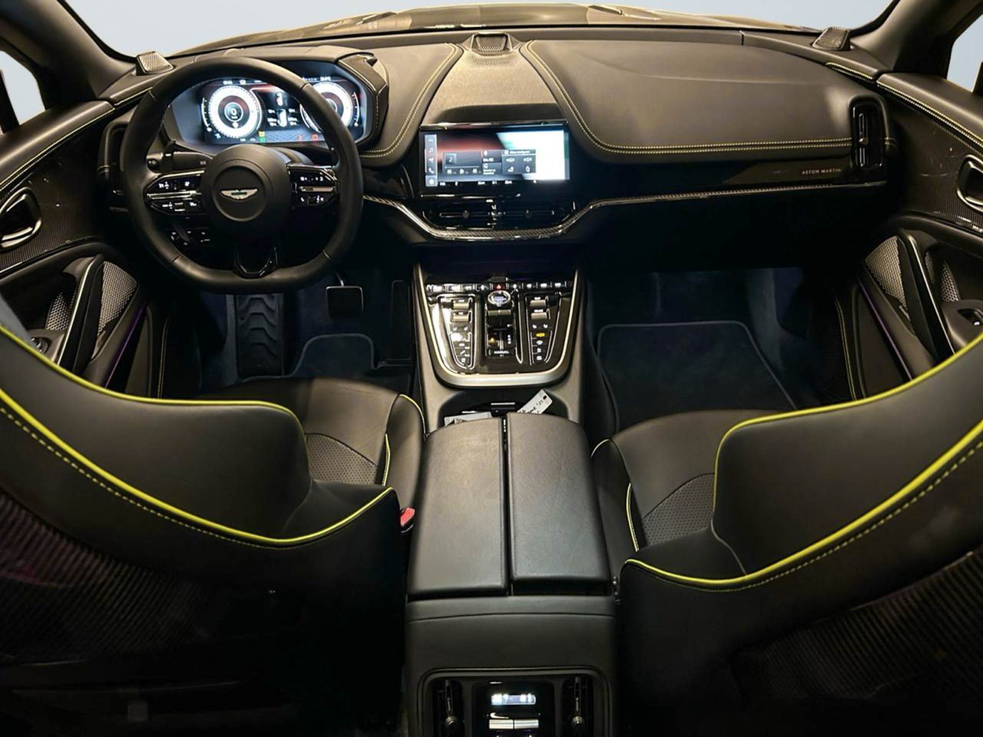 Aston Martin DBX 707 