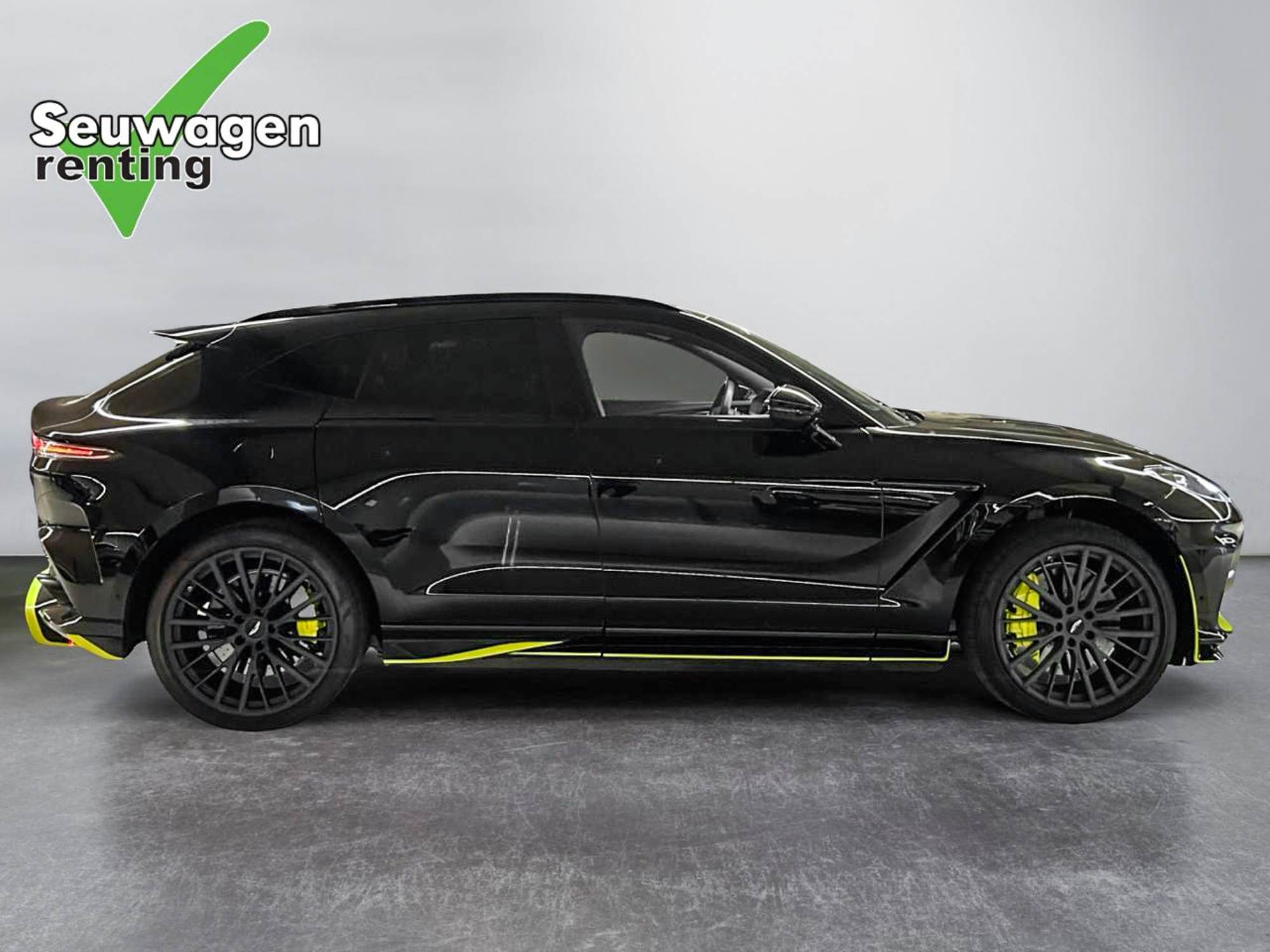 Aston Martin DBX 707 