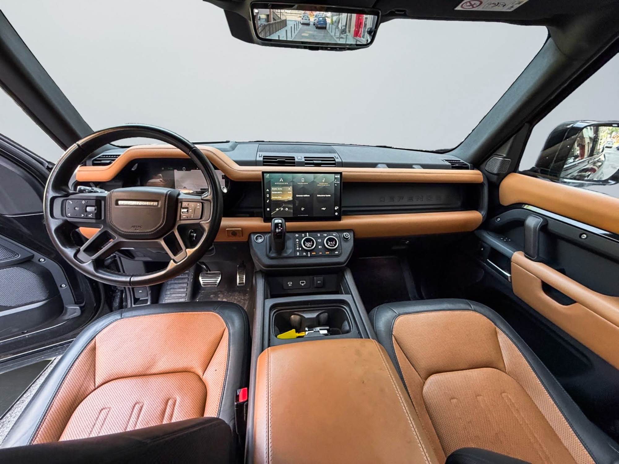 Land Rover Defender P400 